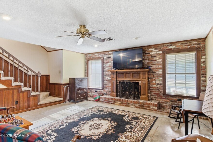 Building Photo - 104 Tallowood Cir