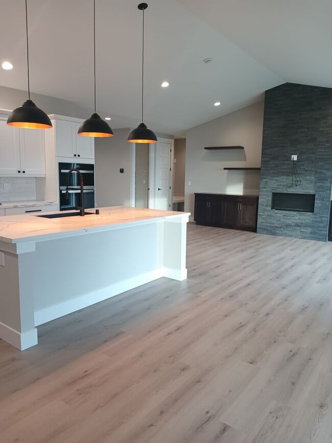 Building Photo - 1615 Polnell Rd