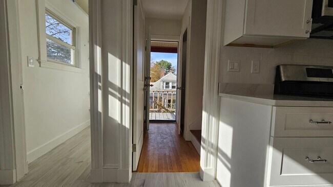 Building Photo - Must see! BRAND NEW RENOVATION! In-Unit La...