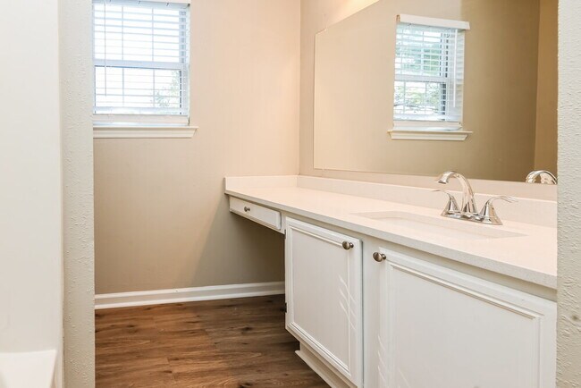 Building Photo - 8905 Bambi Ct