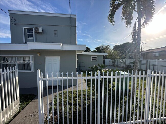 Primary Photo - 2430 NW 26th St