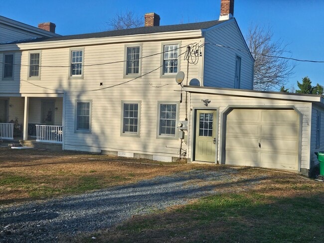 Primary Photo - 3 Bedroom 1.5 Bath Located in Middletown