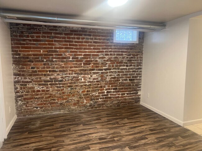 Building Photo - Vine1757