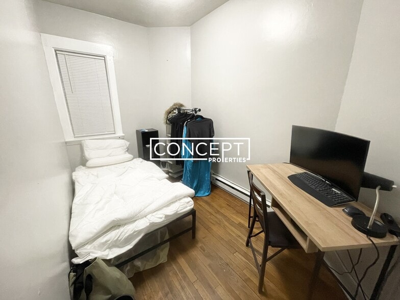 Building Photo - 161 Endicott St