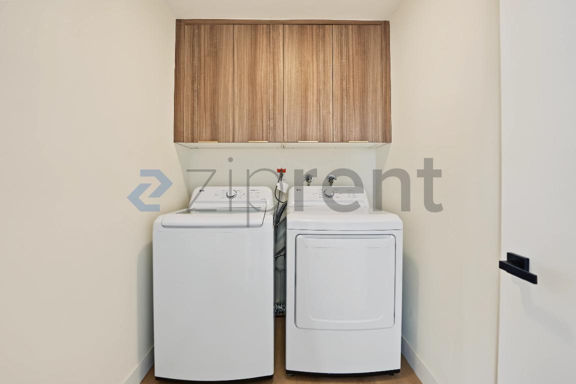 Building Photo - Unit