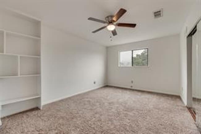 Building Photo - Spacious Plano Home with Swimming Pool!  A must see!