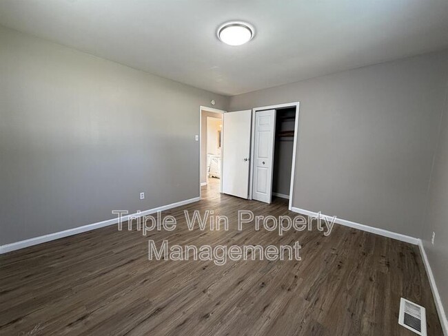 Building Photo - 1710 Kay Dr