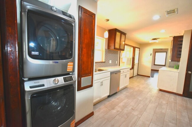 Building Photo - 5602 Tallow Ln