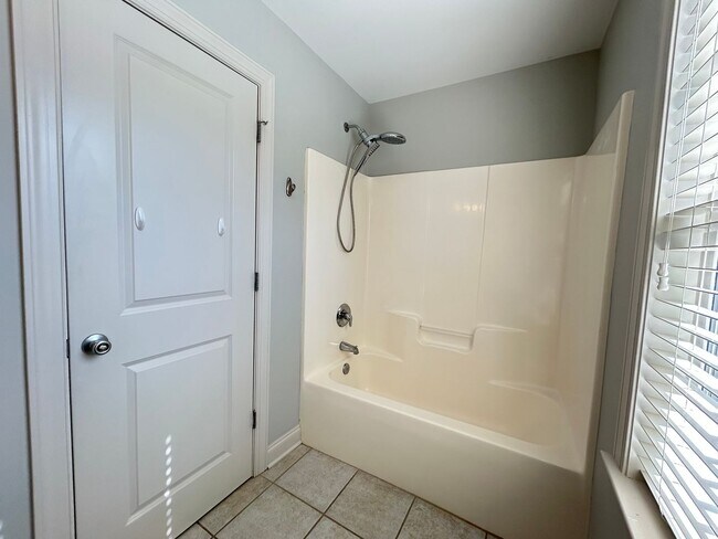 Building Photo - Oak Ridge at Plantation Landing | 4 Bedrooms, 3 Baths