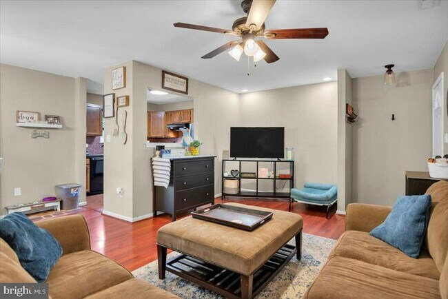 Building Photo - 213 Steeplechase Ct