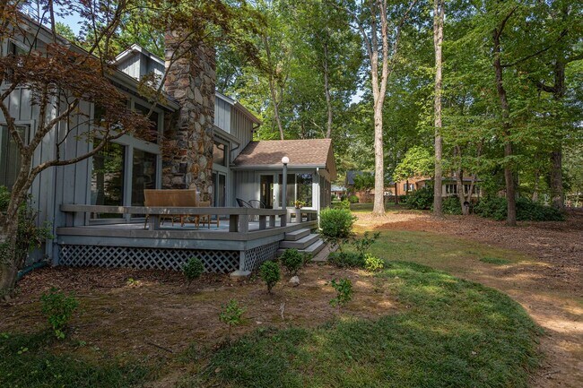Building Photo - This Home is a Hole in One!