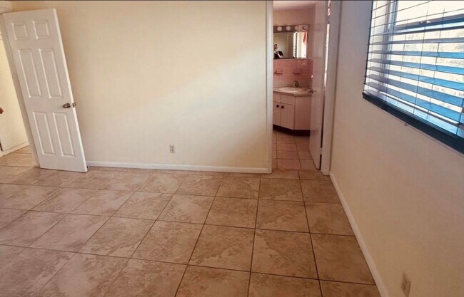 Building Photo - 220 Inlet Way