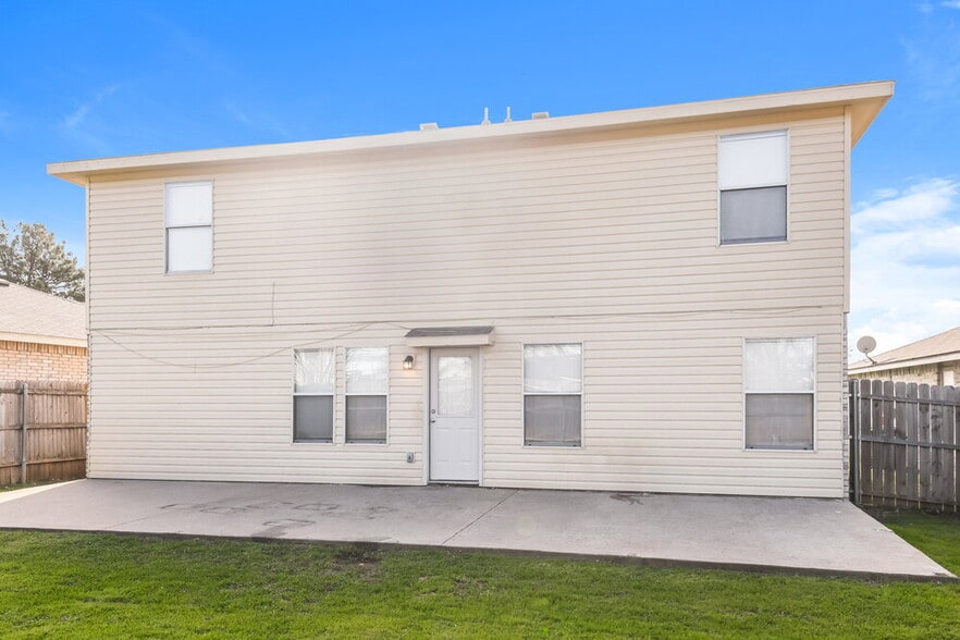 Building Photo - 4308 Meadowknoll Dr