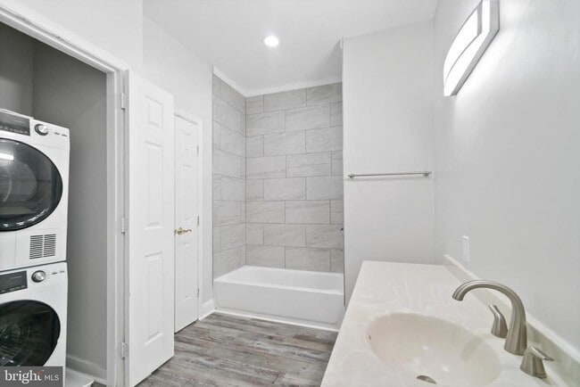 Building Photo - 2547 Ashton St