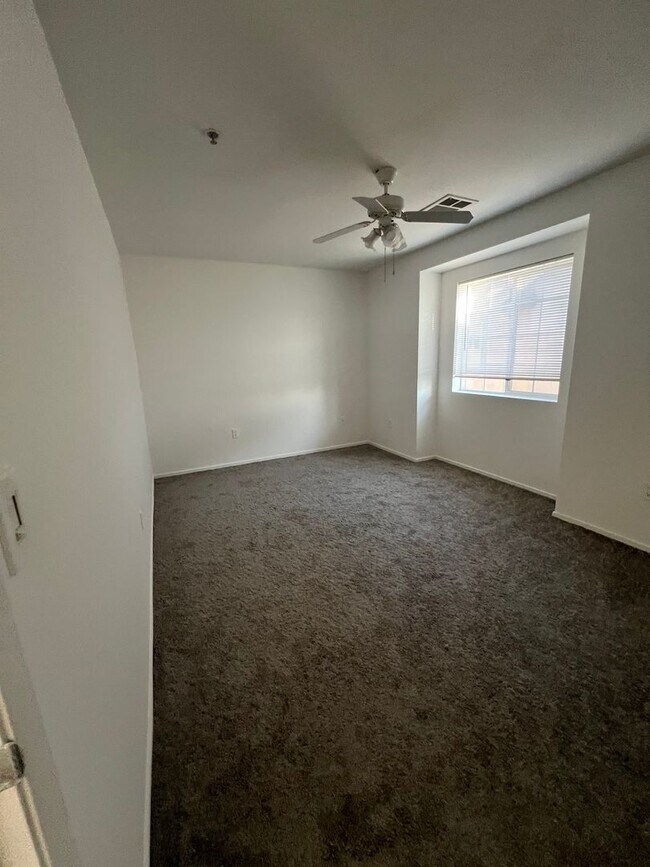 Building Photo - 600 Hosking Ave