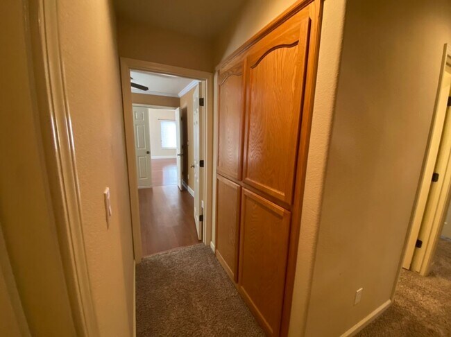 Building Photo - 4 bedroom single story in Manteca!