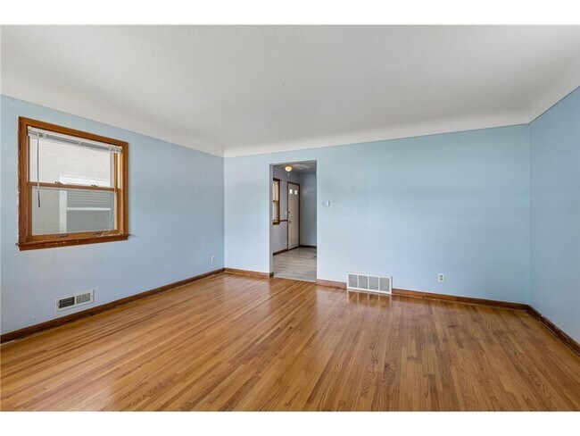 Building Photo - 5542 S 28th Ave