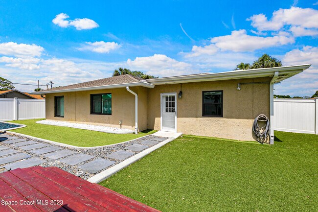 Building Photo - 1796 Dwyer Pl NE