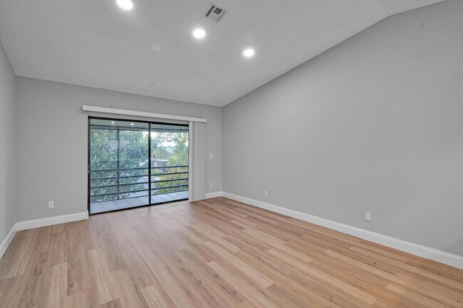 Building Photo - 800 NW Fork Rd