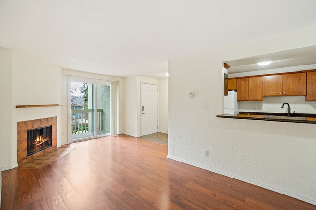 Primary Photo - 9494 Redmond - Woodinville Rd NE