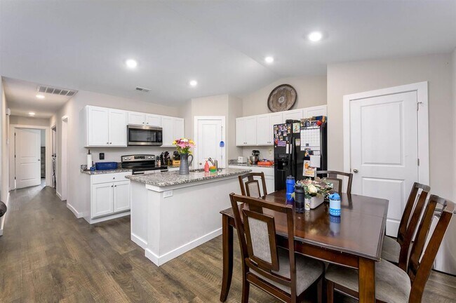 Building Photo - 1827 E 69th Ct N