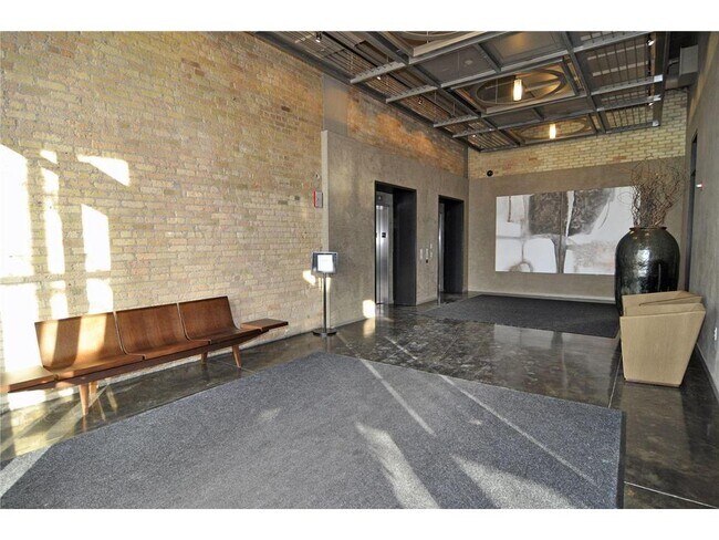 Building Photo - 290 Market St