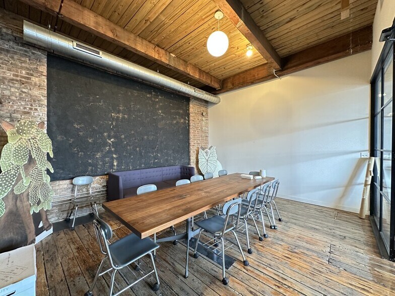 Building Photo - 3124 W Carroll Ave