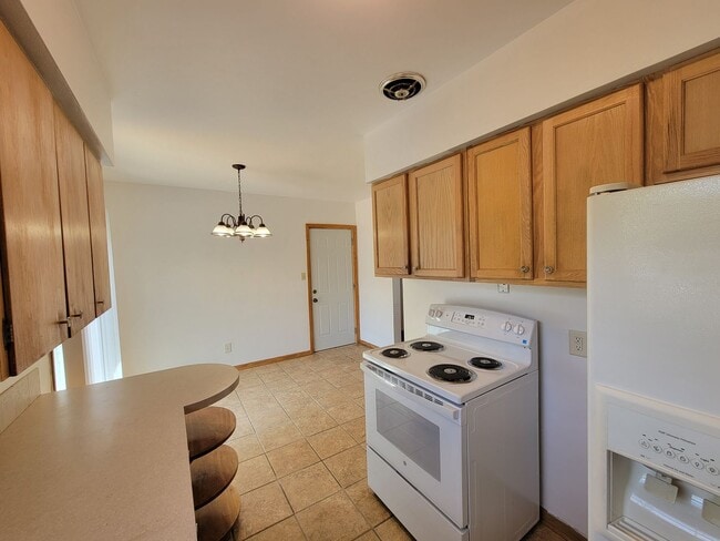 Building Photo - Great Home in quiet Waterloo Neighborhood