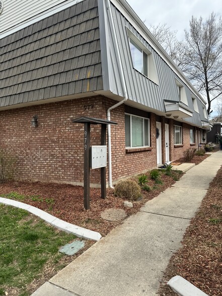 Building Photo - 979 S Lake St