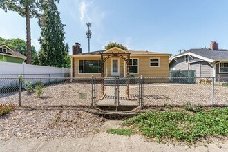 Building Photo - MOVE IN SPECIAL - Charming 1950’s Two-Bedroom with Character & Shared Outdoor Space