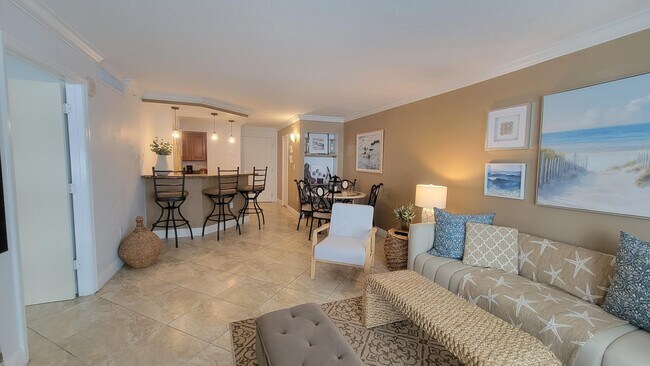 Building Photo - 6917 Collins Ave