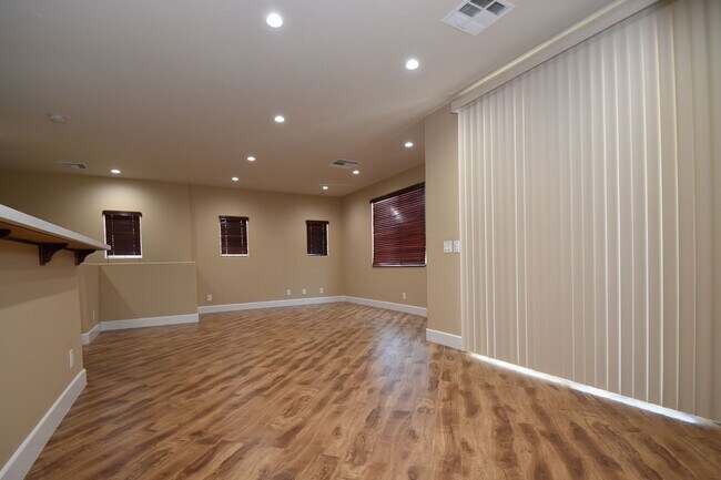 Building Photo - Discover Your Dream Home in This Stylishly...