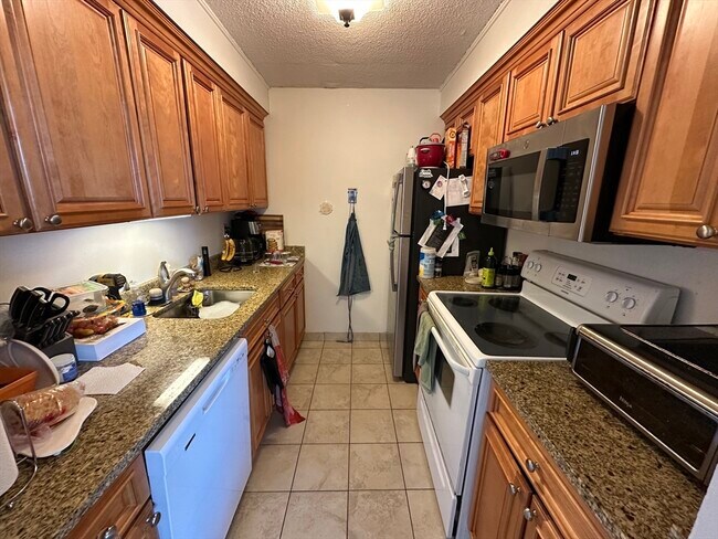 Building Photo - 566 Commonwealth Ave