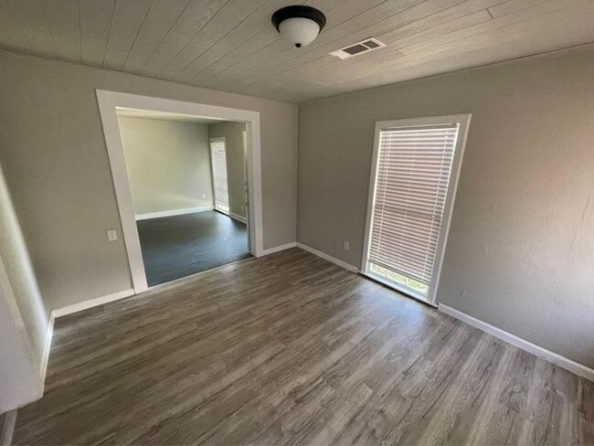 Building Photo - 3116 Alamo Ave