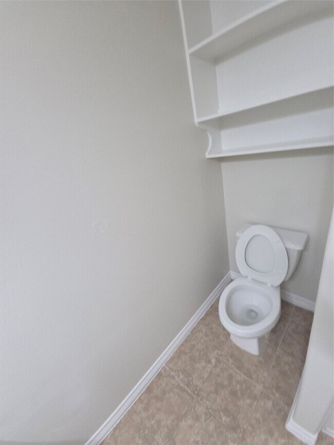 Building Photo - 3117 Fairdale Oaks E