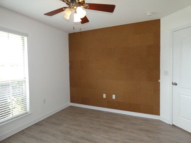 Building Photo - 4-Bedroom All Brick Home - Gulf Breeze