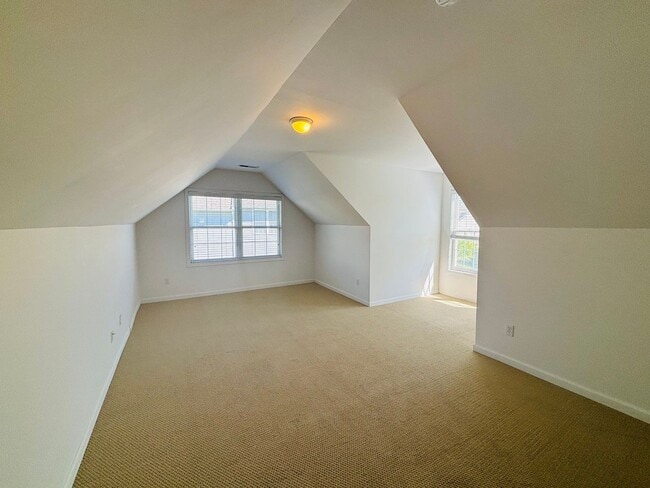 Building Photo - 200 Meadow Dr NW