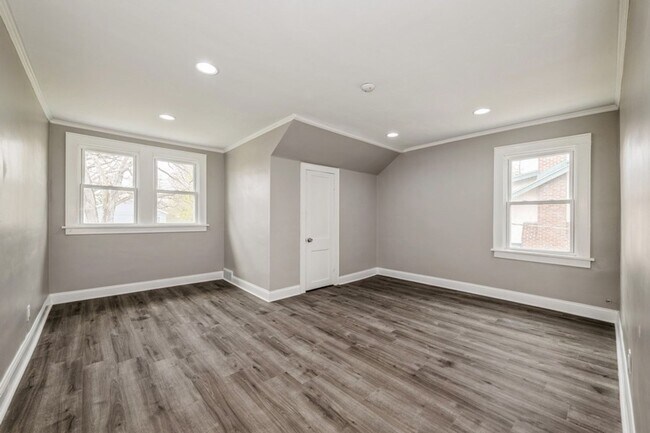 Building Photo - 545 Skokie Ave