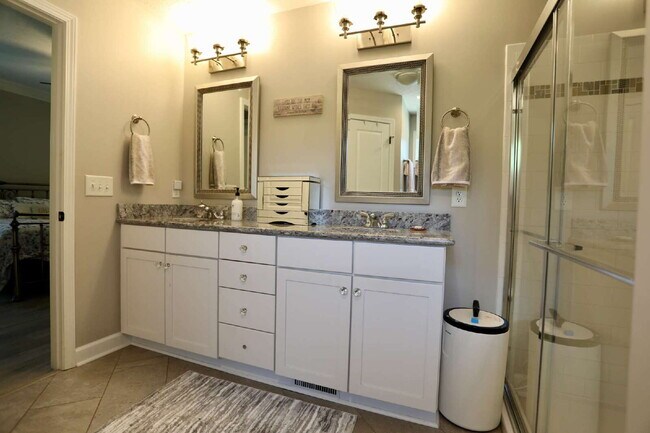 Building Photo - “Stunning 4-Bedroom Retreat with Granite Elegance at 2 River Drive, Pinehurst"