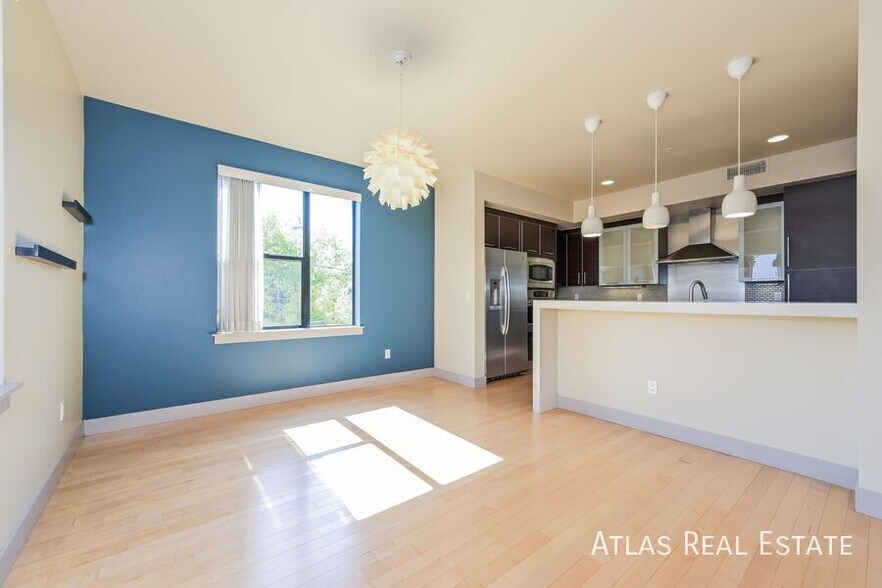 Building Photo - 3420 W 32nd Ave