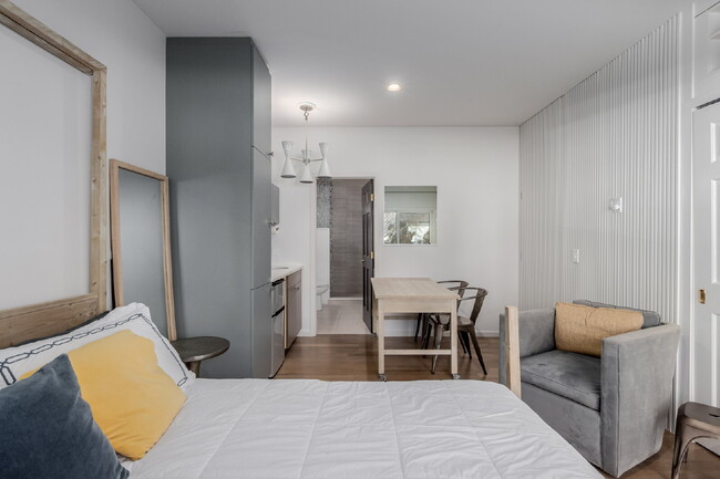 Building Photo - Amazing Studio One bath apartment in Cherr...