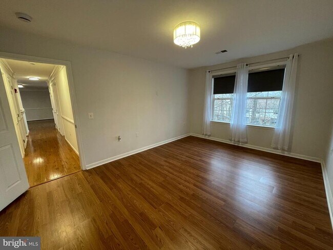 Building Photo - 501 Garrison Woods Dr