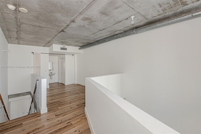 Building Photo - 690 SW 1st Ct