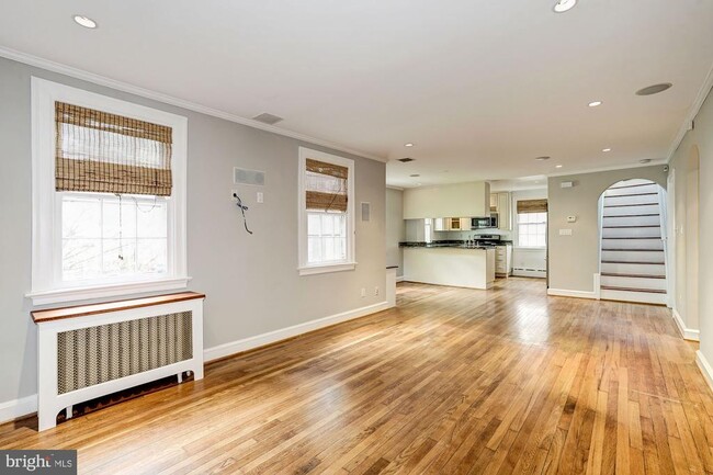 Building Photo - 4350 River Rd NW