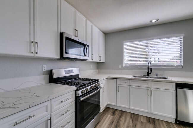 Building Photo - 8392 Gresham Dr