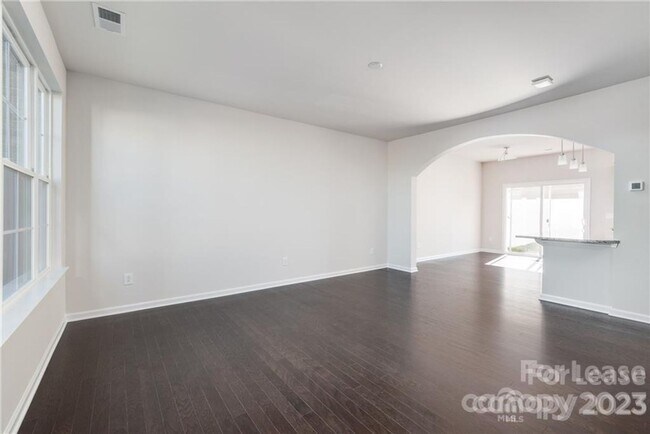 Building Photo - 3 bedroom town home in Rea Farms- walkable community to restaurants, shops, walking trails