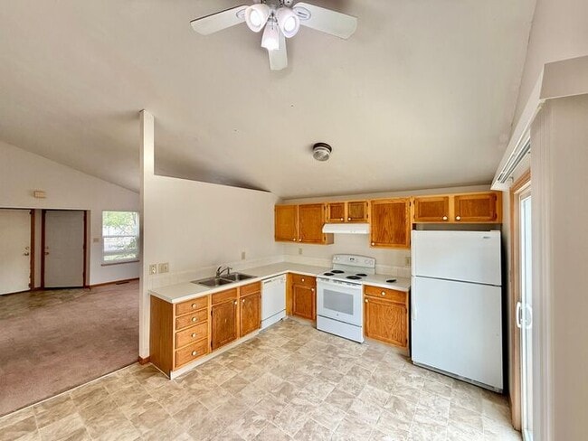 Building Photo - Tri-level Home with 4 bedrooms in Loveland!
