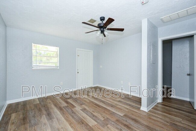 Building Photo - 2519 9th Ave W