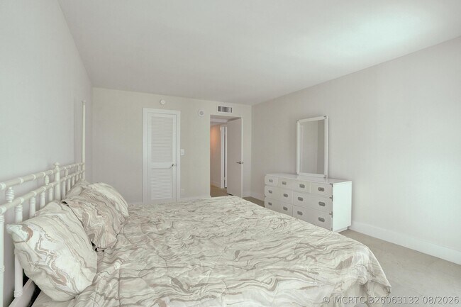 Building Photo - 1360 S Ocean Blvd