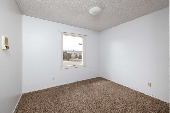 Building Photo - Large updated 4 bedroom 3 bath home in Laurel